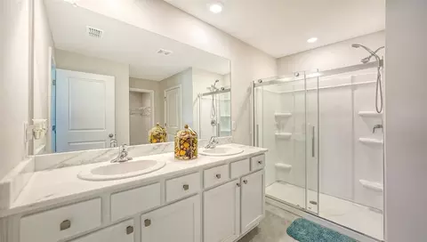 Bath - 10402 Charlotte Dr, Parrish, FL 34219 photo 1 of 2
