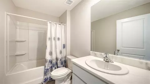 Bath - 10402 Charlotte Dr, Parrish, FL 34219 photo 2 of 2