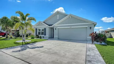 Exterior - 10402 Charlotte Dr, Parrish, FL 34219 photo 5 of 15
