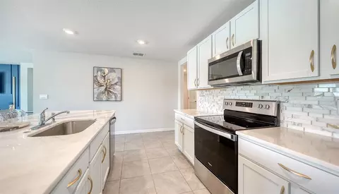 Kitchen - 10402 Charlotte Dr, Parrish, FL 34219 photo 6 of 6