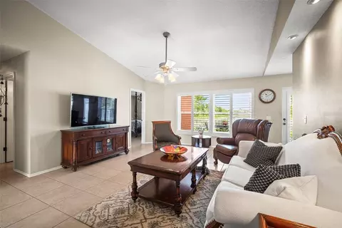 Living - 4194 Banbury Cir, Parrish, FL 34219 photo 2 of 4