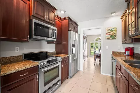 Kitchen - 4194 Banbury Cir, Parrish, FL 34219 photo 3 of 4