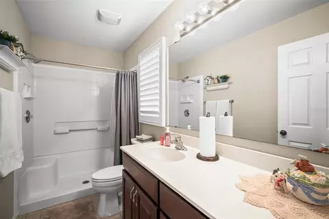 Bath - 4194 Banbury Cir, Parrish, FL 34219 photo 1 of 2