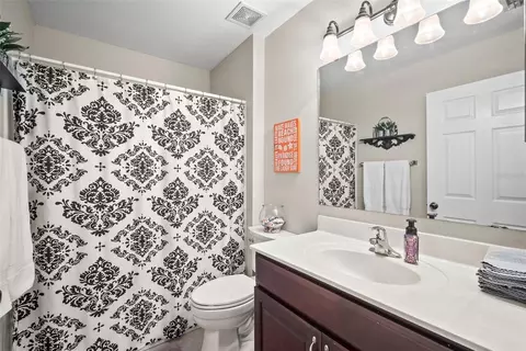 Bath - 4194 Banbury Cir, Parrish, FL 34219 photo 2 of 2