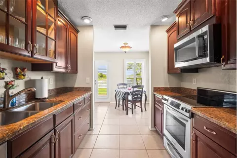 Kitchen - 4194 Banbury Cir, Parrish, FL 34219 photo 2 of 4