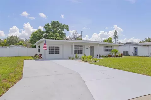 Exterior - 4203 36th St W, Bradenton, FL 34205 photo 4 of 10