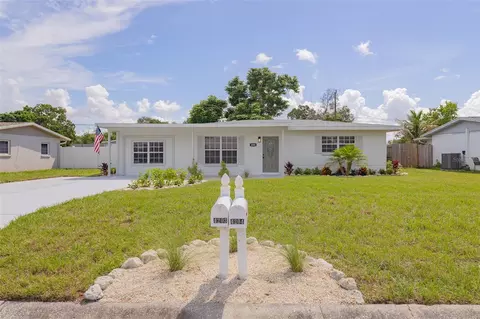 Exterior - 4203 36th St W, Bradenton, FL 34205 photo 2 of 10