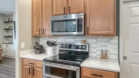 Kitchen - 11481 Summit Rock Ct, Parrish, FL 34219 photo 6 of 6