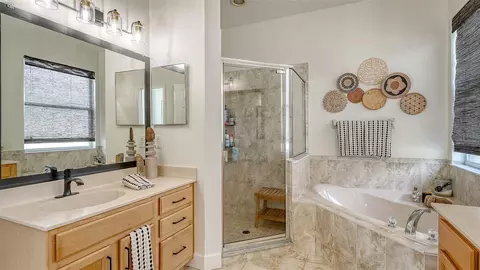 Bath - 11481 Summit Rock Ct, Parrish, FL 34219 photo 2 of 5