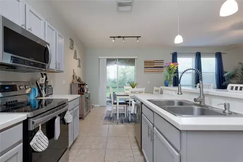 Kitchen - 7919 113th Ave E Ave E, Parrish, FL 34219 photo 5 of 10