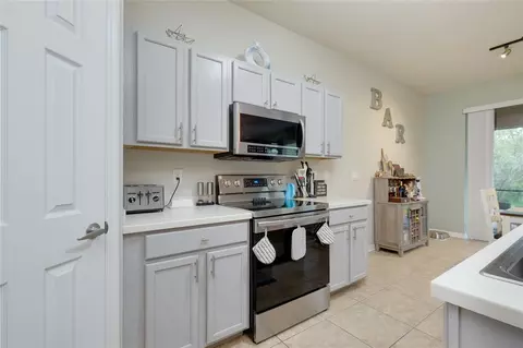 Kitchen - 7919 113th Ave E Ave E, Parrish, FL 34219 photo 7 of 10