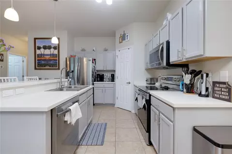 Kitchen - 7919 113th Ave E Ave E, Parrish, FL 34219 photo 2 of 10