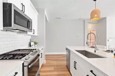 Kitchen - 3308 Box Turtle Ter, Parrish, FL 34219 photo 7 of 9