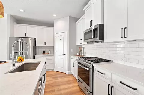 Kitchen - 3308 Box Turtle Ter, Parrish, FL 34219 photo 5 of 9