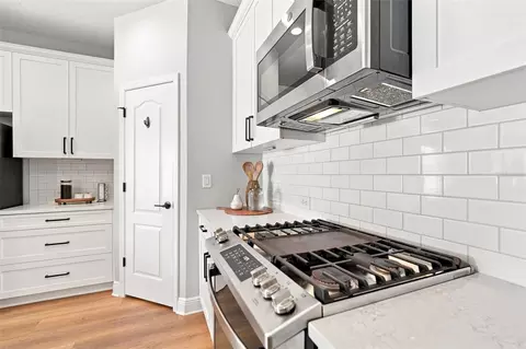 Kitchen - 3308 Box Turtle Ter, Parrish, FL 34219 photo 9 of 9