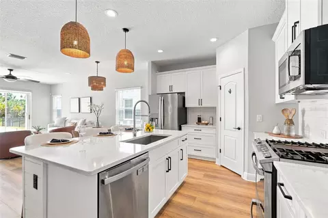 Kitchen - 3308 Box Turtle Ter, Parrish, FL 34219 photo 4 of 9