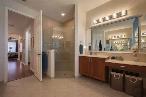 Bath - 4004 65th Pl E, Sarasota, FL 34243 photo 5 of 8