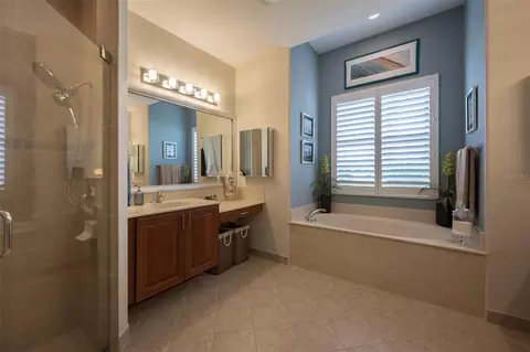 Bath - 4004 65th Pl E, Sarasota, FL 34243 photo 2 of 8