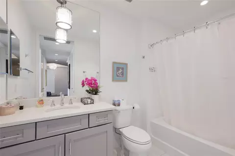 Bath - 10530 Boardwalk Loop #601, Bradenton, FL 34202 photo 3 of 5