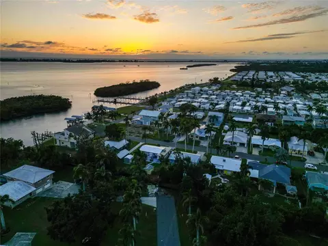 View/Area - 6904 22nd St W, Bradenton, FL 34207 photo 6 of 16
