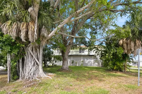 Exterior - 6904 22nd St W, Bradenton, FL 34207 photo 3 of 10