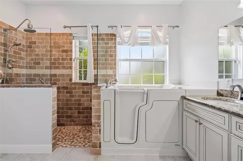 Bath - 4703 4th Avenue Dr E, Bradenton, FL 34208 photo 3 of 6