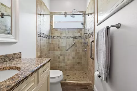 Bath - 4703 4th Avenue Dr E, Bradenton, FL 34208 photo 6 of 6