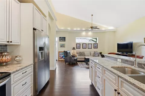 Kitchen - 4703 4th Avenue Dr E, Bradenton, FL 34208 photo 2 of 4