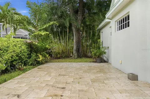 Exterior - 4703 4th Avenue Dr E, Bradenton, FL 34208 photo 9 of 12