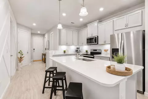 Kitchen - 5658 Silverbridge Trl, Bradenton, FL 34211 photo 6 of 6