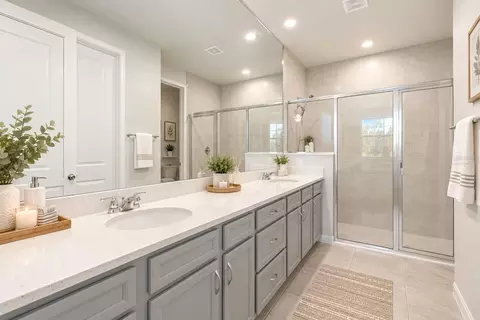 Bath - 5658 Silverbridge Trl, Bradenton, FL 34211 photo 2 of 3