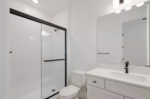 Bath - 8924 Deep Horizon Loop, Parrish, FL 34219 photo 6 of 6