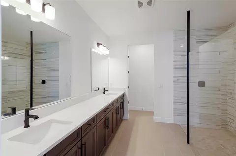 Bath - 8924 Deep Horizon Loop, Parrish, FL 34219 photo 1 of 6