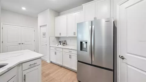Kitchen - 309 157th Ct E, Bradenton, FL 34212 photo 4 of 5