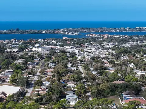 2450 Hively St, Sarasota, FL 34231