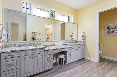 Bath - 146 E Tampa Ave, Venice, FL 34285 photo 1 of 4