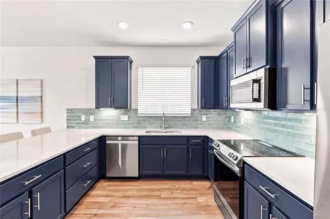 Kitchen - 11447 Gallatin Trl, Parrish, FL 34219 photo 4 of 6