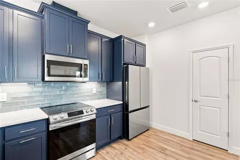 Kitchen - 11447 Gallatin Trl, Parrish, FL 34219 photo 6 of 6