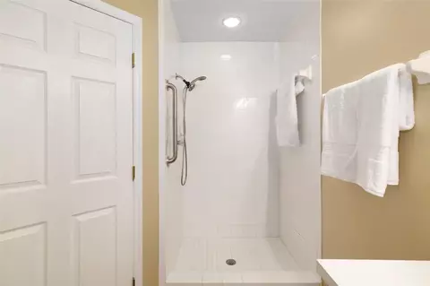 Bath - 296 Pine Ranch Trl, Osprey, FL 34229 photo 7 of 10