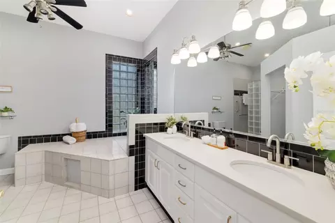 Bath - 296 Pine Ranch Trl, Osprey, FL 34229 photo 1 of 10
