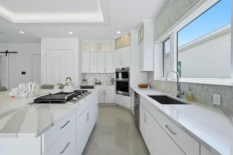 Kitchen - 5935 Redbay Blvd, Bradenton, FL 34210 photo 3 of 4