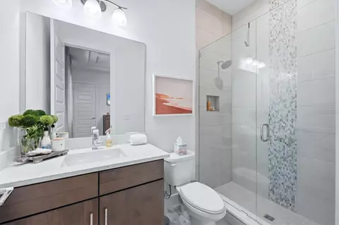 Bath - 5935 Redbay Blvd, Bradenton, FL 34210 photo 3 of 8
