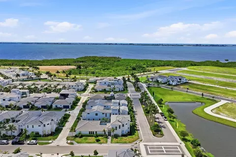 View/Area - 5935 Redbay Blvd, Bradenton, FL 34210 photo 10 of 11