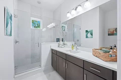 Bath - 5935 Redbay Blvd, Bradenton, FL 34210 photo 2 of 8