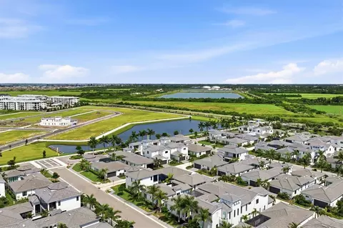 View/Area - 5935 Redbay Blvd, Bradenton, FL 34210 photo 8 of 11