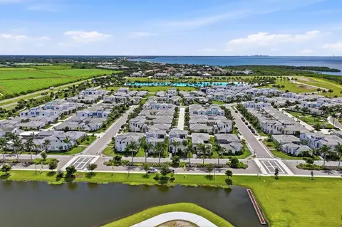 View/Area - 5935 Redbay Blvd, Bradenton, FL 34210 photo 2 of 11