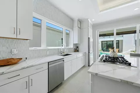 Kitchen - 5935 Redbay Blvd, Bradenton, FL 34210 photo 4 of 4