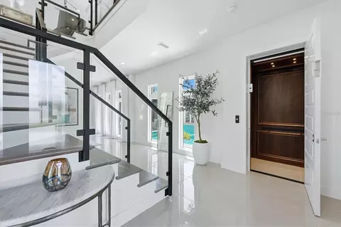 Entry Way - 5935 Redbay Blvd, Bradenton, FL 34210 photo 4 of 8