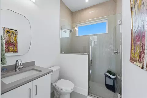 Bath - 5935 Redbay Blvd, Bradenton, FL 34210 photo 1 of 8