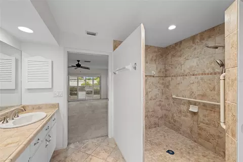 Bath - 1252 Waterside Ln, Venice, FL 34285 photo 5 of 5